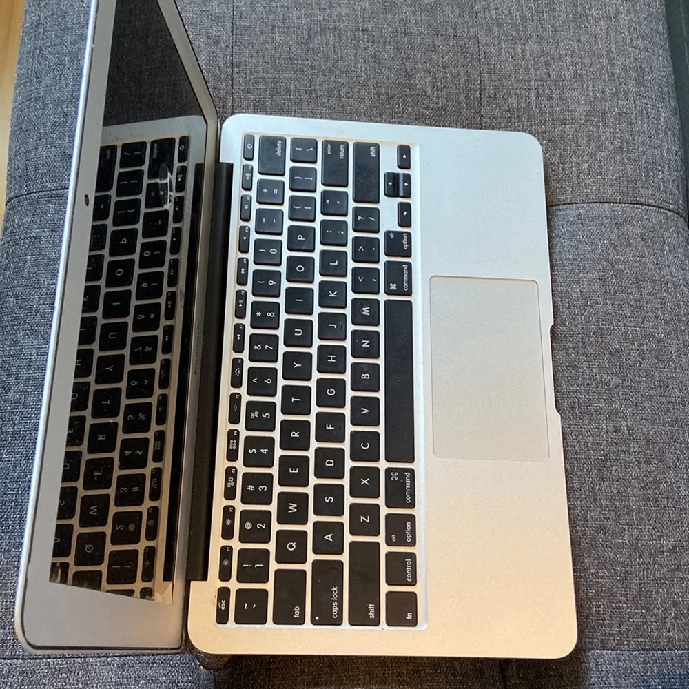 Apple MacBook Air (11-inch, Mid 2012) 1.7 GHz Intel Core i5 4 GV Laptop Silver